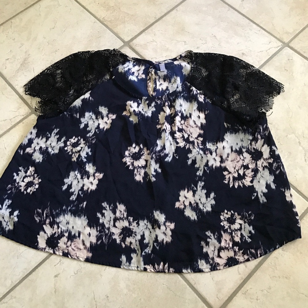 Xhilaration blue floral top w. lace sleeve detail - Picture 1 of 3